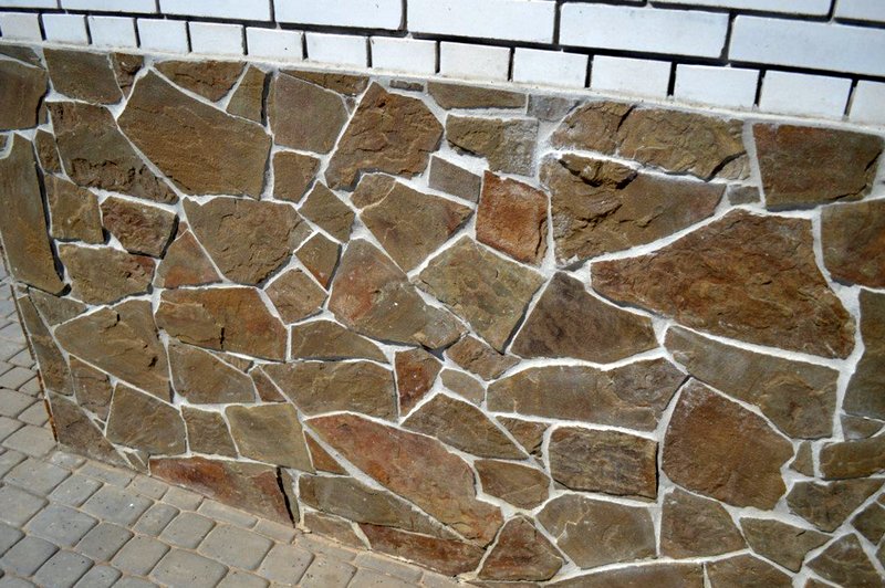 Фото цоколя из камня частного дома