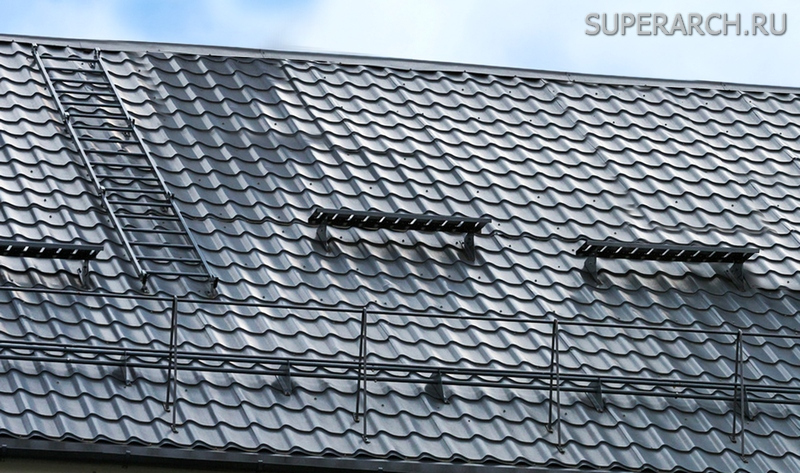 Монтаж снегозадержателей на крыше из металлочерепицы